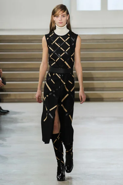 Look 32